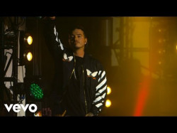 J Balvin - Sin Compromiso Live At The Year In Vevo