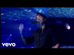 Luis Fonsi - Llueve Por Dentro Live